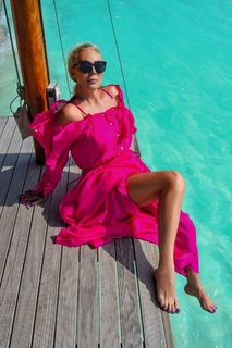 Lepa Brena feet photo 14