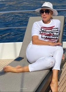 Lepa Brena feet photo 15