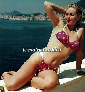Lepa Brena feet photo 11