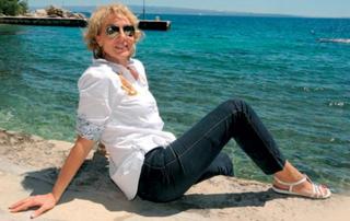 Lepa Brena feet photo 7