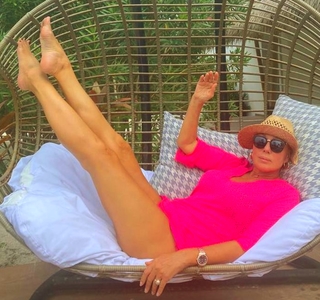 Lepa Brena feet photo 9