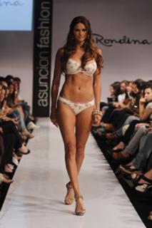 Leryn Franco feet photo 17