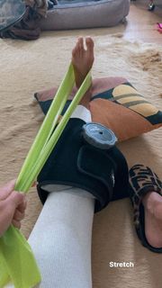 Lesley-Ann Brandt feet photo thumbnail