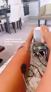 Lesley-Ann Brandt feet photo thumbnail