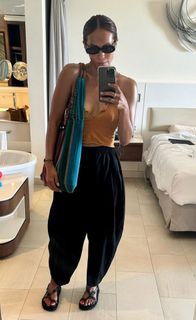 Lesley-Ann Brandt feet photo thumbnail