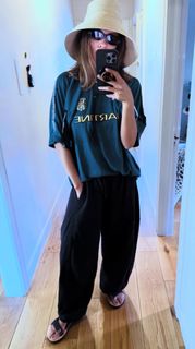 Lesley-Ann Brandt feet photo thumbnail