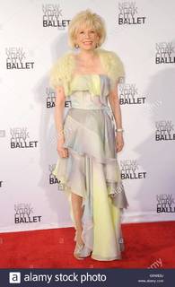 Lesley Stahl feet photo 8