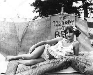 Leslie Ash feet photo 8
