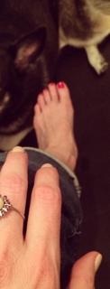 Leslie Bibb feet photo thumbnail