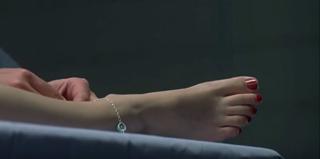 Leslie Bibb feet photo thumbnail
