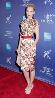 Leslie Bibb feet photo thumbnail