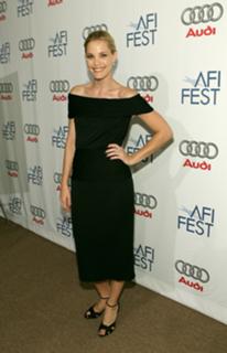 Leslie Bibb feet photo thumbnail