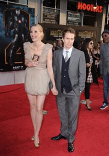 Leslie Bibb feet photo thumbnail