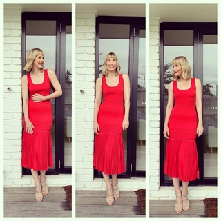 Leslie Bibb feet photo thumbnail