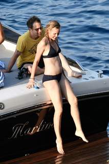 Leslie Bibb feet photo thumbnail