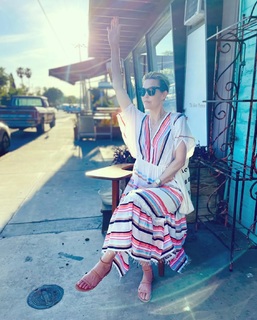 Leslie Bibb feet photo thumbnail
