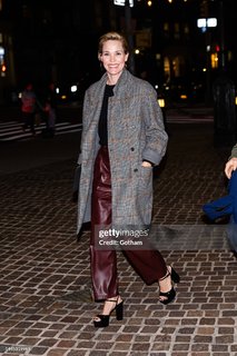 Leslie Bibb feet photo thumbnail