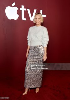 Leslie Bibb feet photo thumbnail