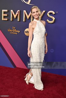 Leslie Bibb feet photo thumbnail