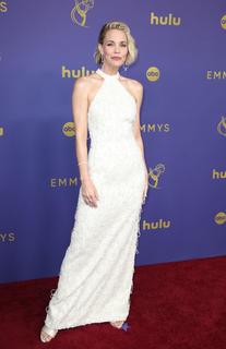 Leslie Bibb feet photo thumbnail