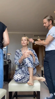 Leslie Bibb feet photo thumbnail