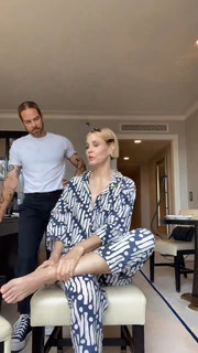 Leslie Bibb feet photo thumbnail