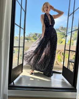 Leslie Bibb feet photo thumbnail