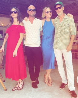 Leslie Bibb feet photo thumbnail