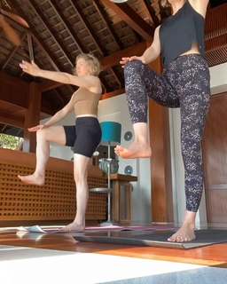 Leslie Bibb feet photo thumbnail