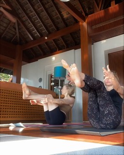 Leslie Bibb feet photo thumbnail