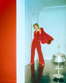 Leslie Bibb feet photo thumbnail