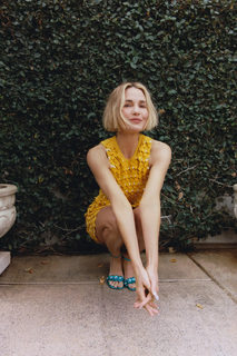 Leslie Bibb feet photo thumbnail