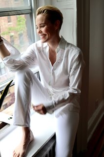 Leslie Bibb feet photo thumbnail