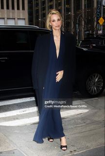 Leslie Bibb feet photo thumbnail