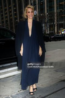 Leslie Bibb feet photo thumbnail