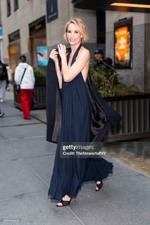 Leslie Bibb feet photo thumbnail