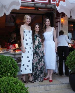Leslie Bibb feet photo thumbnail