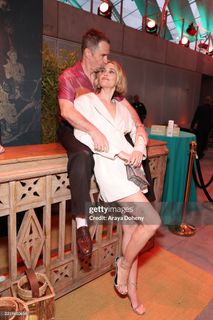 Leslie Bibb feet photo thumbnail
