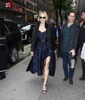 Leslie Bibb feet photo thumbnail
