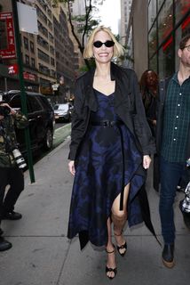 Leslie Bibb feet photo thumbnail