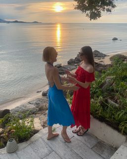 Leslie Bibb feet photo thumbnail