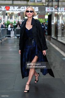 Leslie Bibb feet photo thumbnail