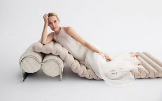 Leslie Bibb feet photo thumbnail