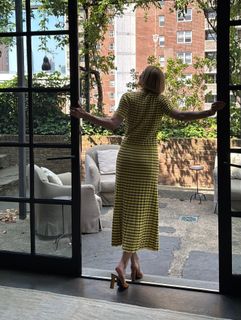 Leslie Bibb feet photo thumbnail