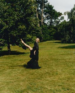 Leslie Bibb feet photo thumbnail