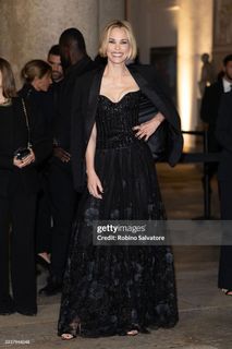 Leslie Bibb feet photo thumbnail