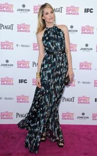Leslie Bibb feet photo thumbnail