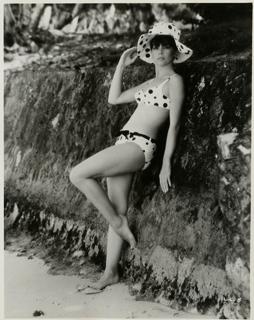 Leslie Caron feet photo 5