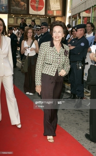 Leslie Caron feet photo 9
