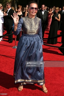 Leslie Caron feet photo 7
